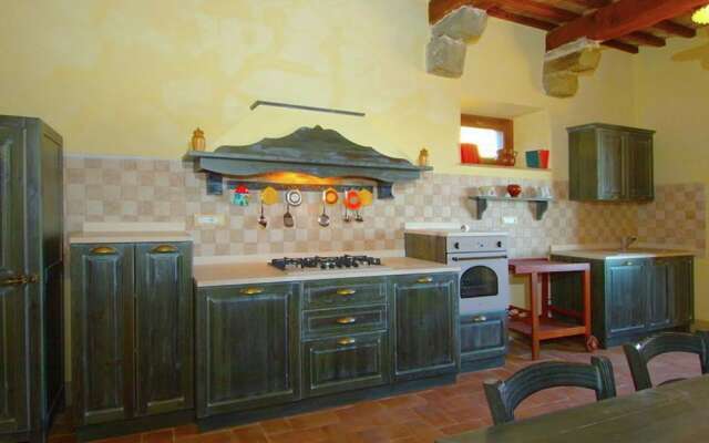 Lovely Villa in Tuoro sul Trasimeno with Pool