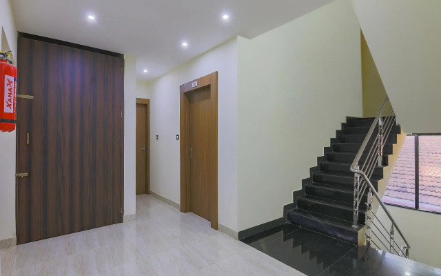 OYO 10580 Hotel Skylark