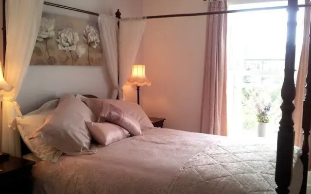 Cranleigh Bed  Breakfast