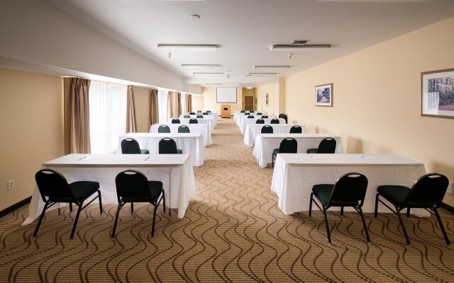 Comfort Inn & Suites Oakland