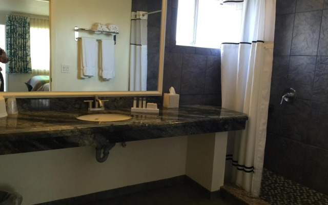 Beverly Laurel Hotel at West Hollywood