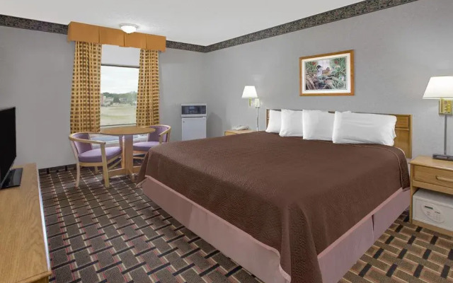 Travelodge Grand Rapids