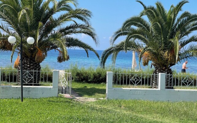 "relax in This Sithonia Property With Ocean Views"