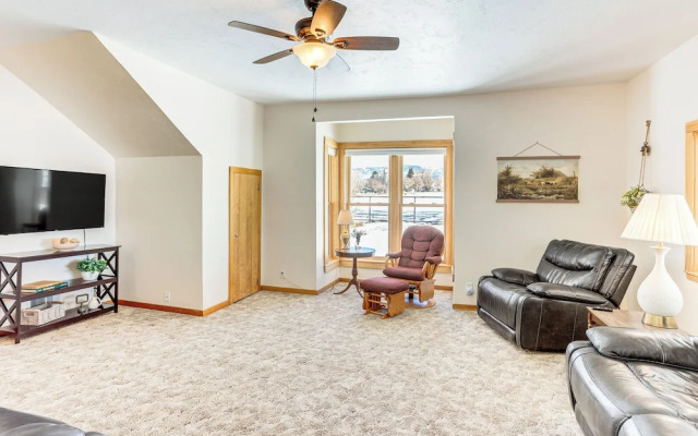 Patio & Mountain Views: Farmhouse in Mancos!