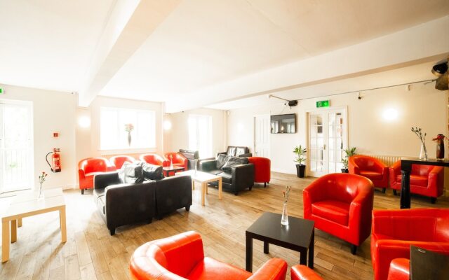 OYO White Horse Lodge Hotel