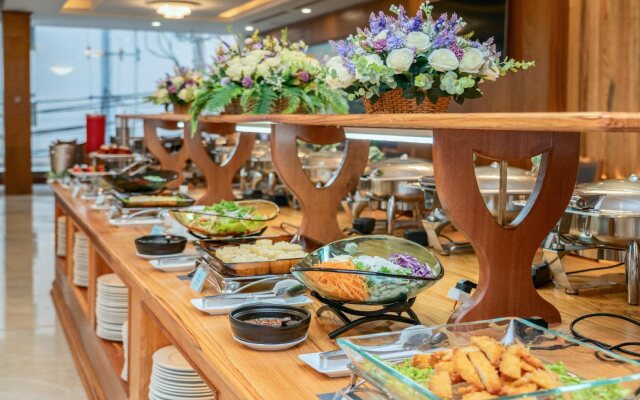 Sunny Ocean Hotel & Spa