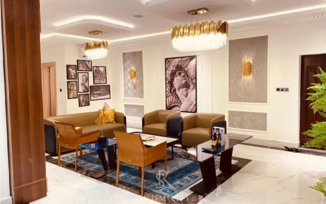 Sujimoto AveMontaigne BananaIsland Ikoyi