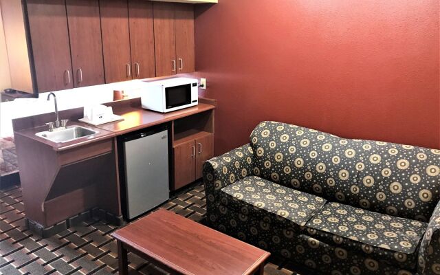 HomeTown Inn & Suites