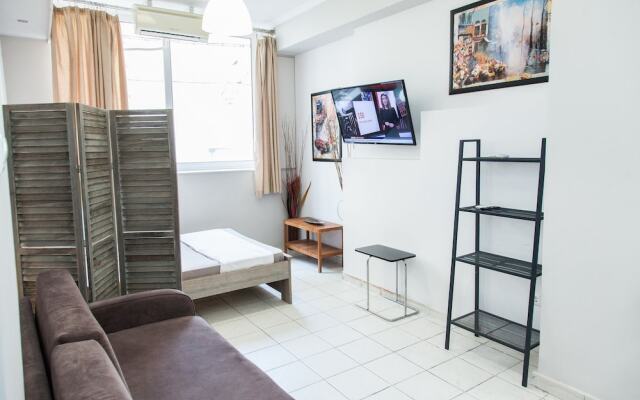 Cozy and Comfy Central Athens Apt.