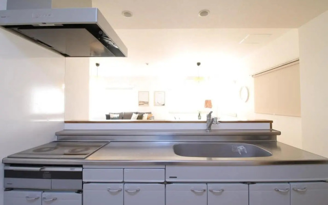 bHOTEL246 Large 2BR Apt 10PPL near Peace Park 301