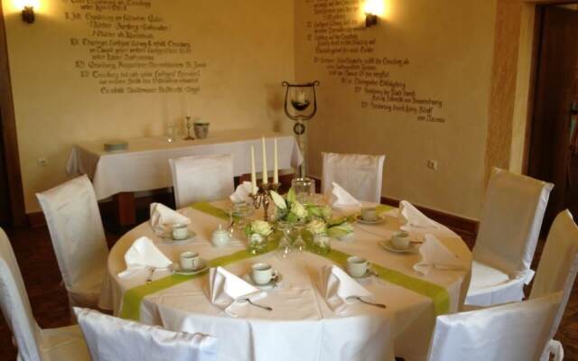 Hotel und Restaurant  Auf der Creuzburg