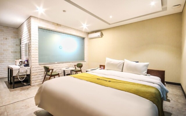 Jeonju Sinsigaji Hotel Pop