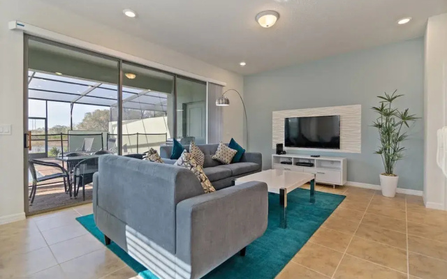 Solterra 5BR Townhome w Splash Pool