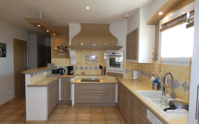 Inviting Villa in Saint Paul Trois Chateaux With Pool