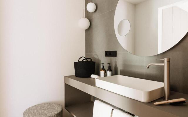 Lacumontes Lake View Apartments