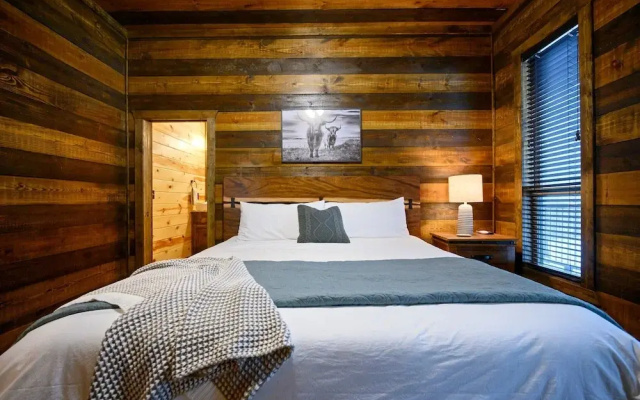 Cabin Vibe - Bunkroom - 3 King - Firepit - Shuffleboard