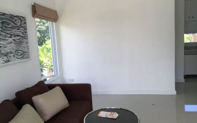 2 Bed Villa 15 min walk to beach