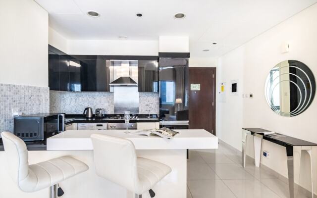 Amazing 1 BR Apartment Damac Mall Street