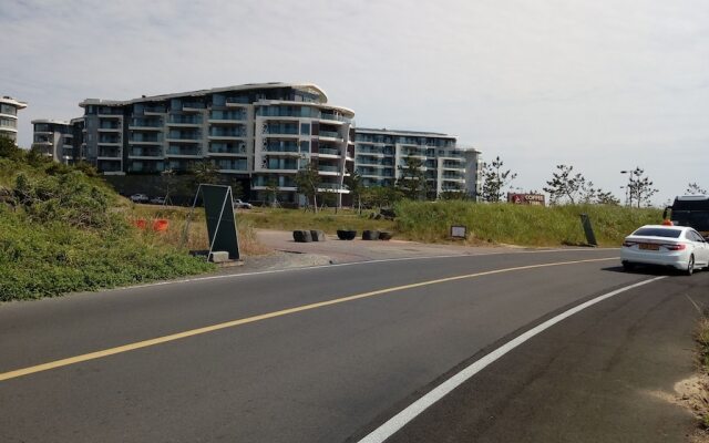 Seopjikoji Ocean Condo