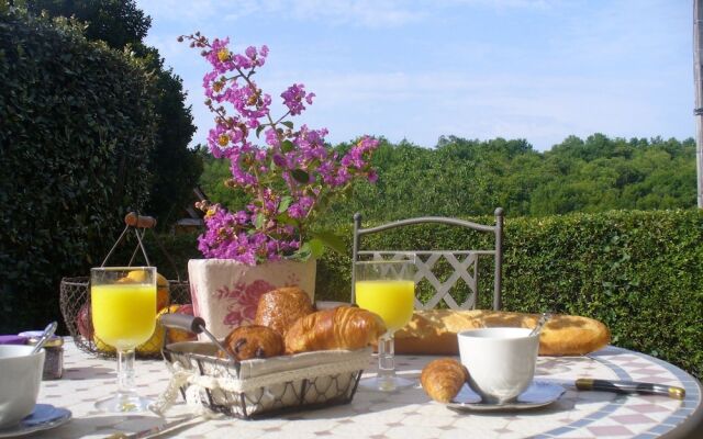 House With 2 Bedrooms in Les Eyzies-de-tayac-sireuil, With Enclosed Ga