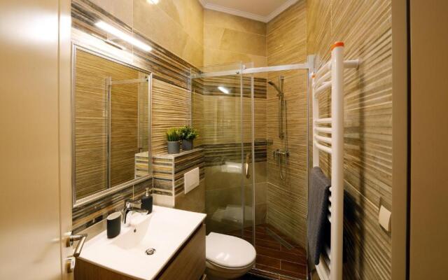 ORANGEHOMES 4 bdrm apartment view to Synagogue