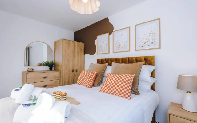 4 Eversley Park