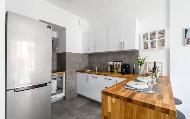 M&R Apartament Airport Konstruktorska 7