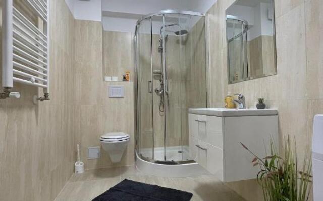 Luxury Q Residence near Palas Mall