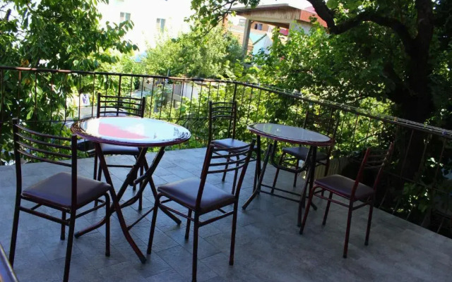Guest house on Samburova 210b