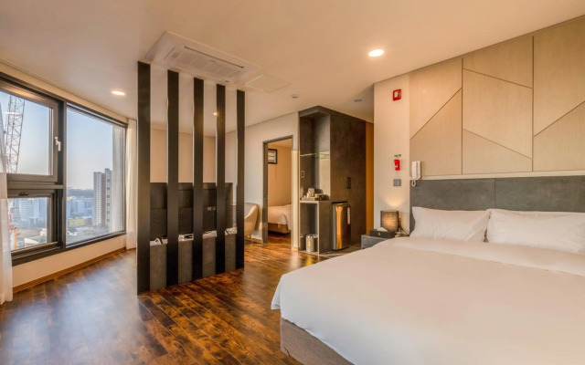 Urbanest Hotel
