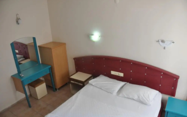 Basil's Apart Hotel