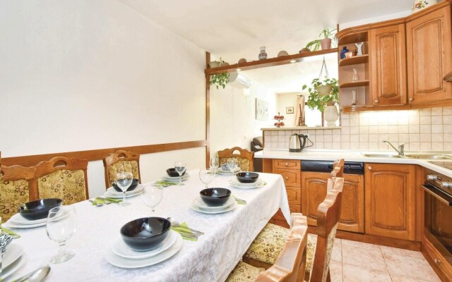 Beautiful Home in Jesenice With Wifi and 3 Bedrooms