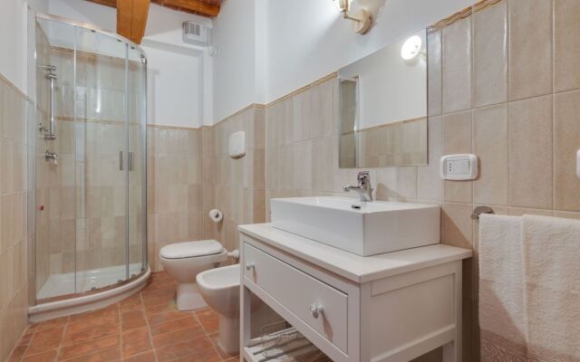 Stunning Apartment in Mombaroccio Near Metauro River