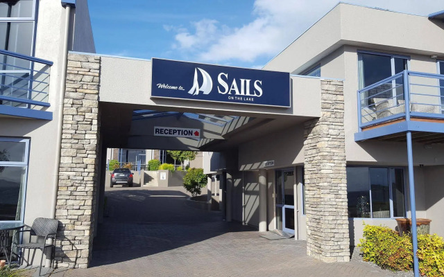 Sails On The Lake