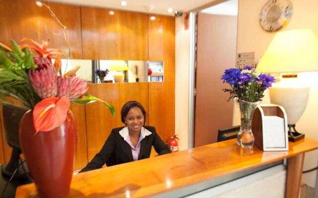 Island Club Hotel & Apartments