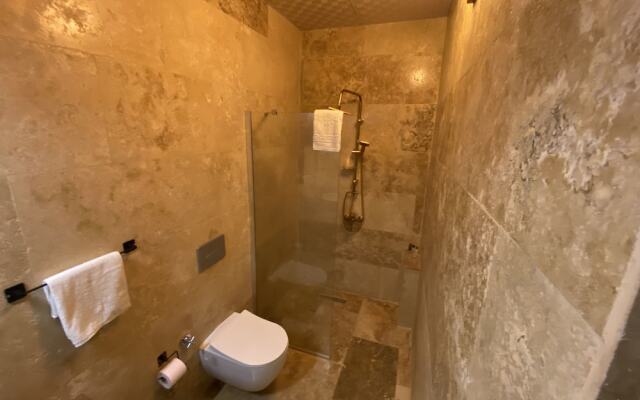 Ceran Stone House