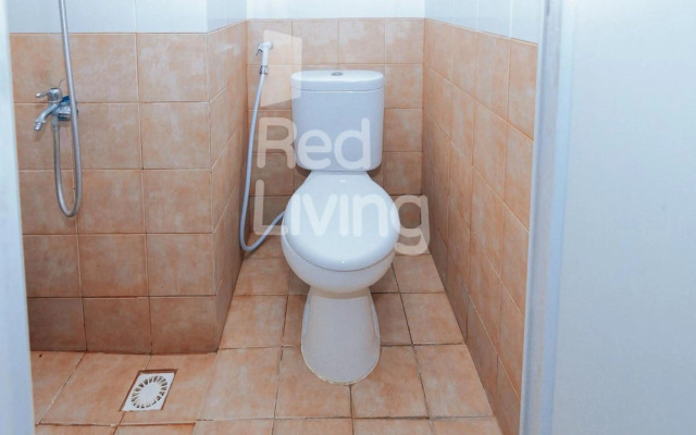 RedLiving Apartemen Green Pramuka - Family Group Tower Orchid