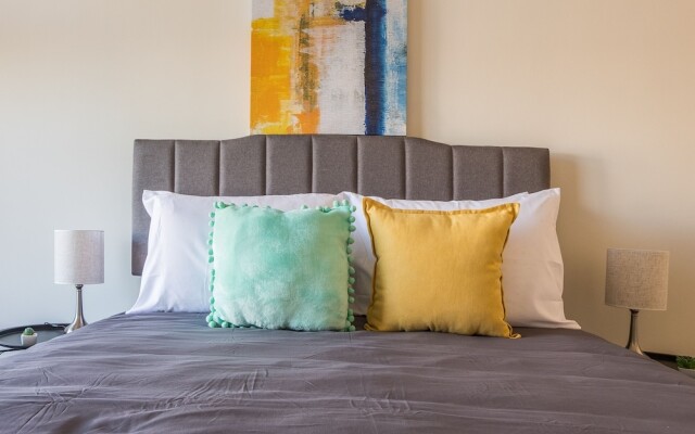 Spacious Apartments by Frontdesk