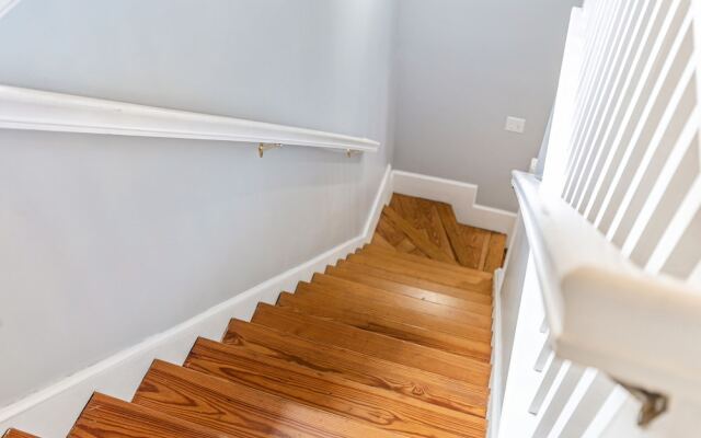 Spacious Apartment Downtown