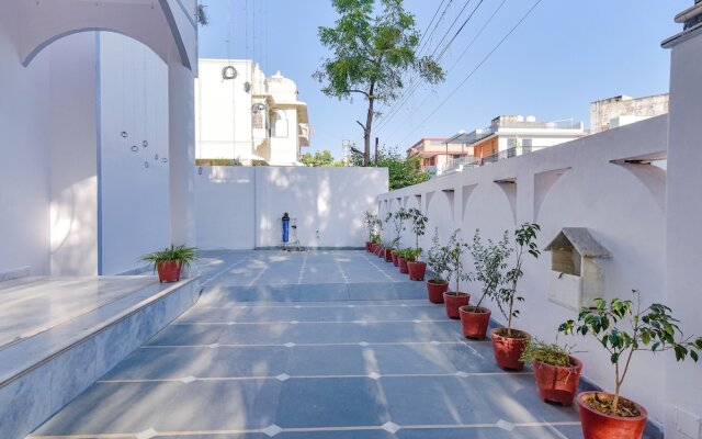 Fabhotel The Castle Homestay I