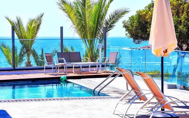 Coral Bay Beach Villa