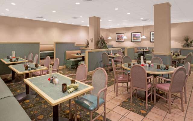Ramada by Wyndham Reno Hotel and Casino