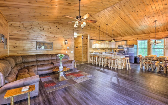 Sun-dappled Cadillac Gem w/ Kayaks & Grill!