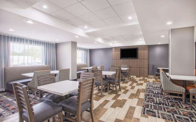 La Quinta Inn & Suites by Wyndham DC Metro Capital Beltway