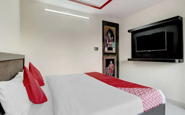 OYO 44366 Webmienz Hotel