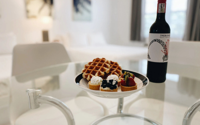 Samantha Apartments by Lowkl