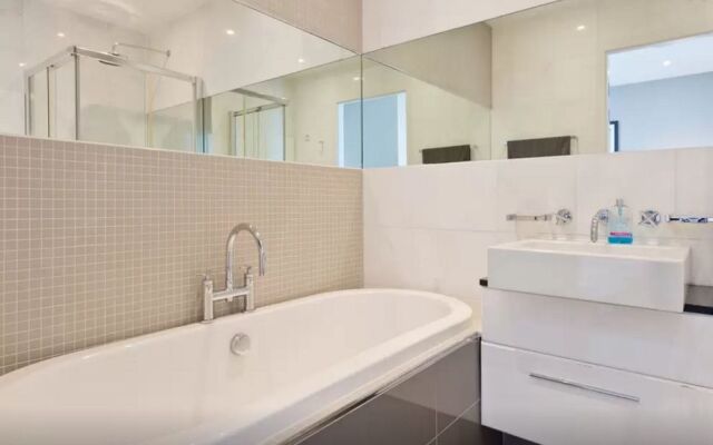 Grand Canal Quay Apartment