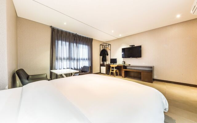 F HOTEL Yeongdeungpo