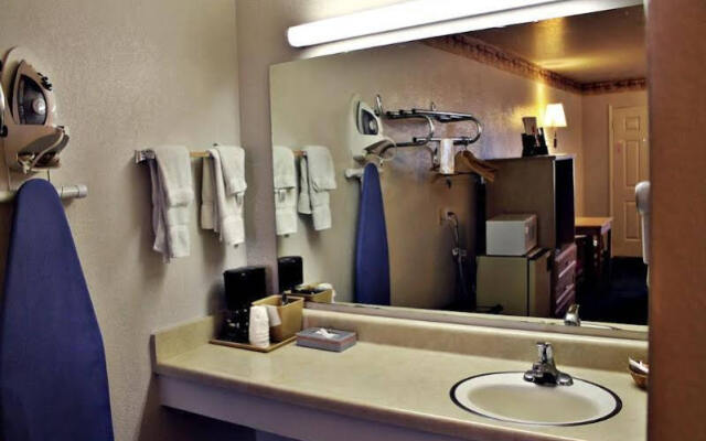 Super 8 by Wyndham Fredericksburg