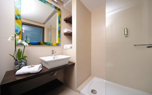 Steris Elegant Beach Hotel